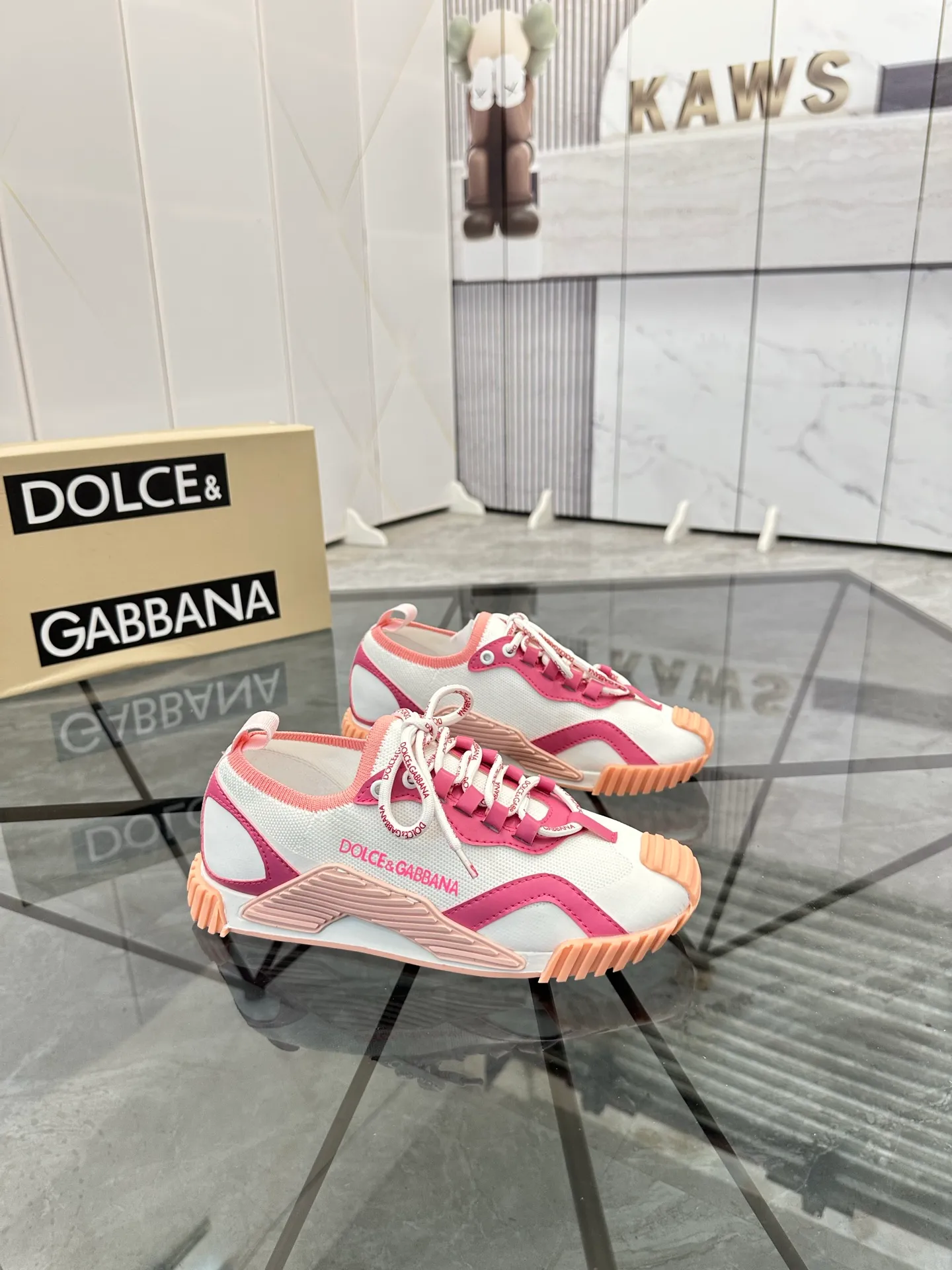 Men's shoes: 💰P460¥ Product trademark: DG "Dolce & Gabbana*" low-top sneakers Regular size: 35-44 (can be customized to 45.46.) Couple style Product materials: Upper imported cowhide stitching original material, breathable lining, original outsole. Number: 803